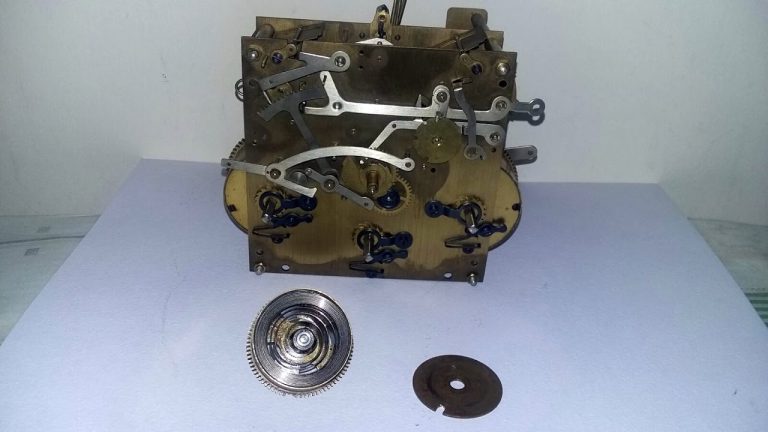 &iquest;Tu reloj de pared necesita reparaci&oacute;n? Encuentra recambios con pendulo y soner&iacute;a aqu&iacute;