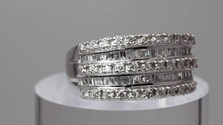 Descubre la increíble galería del coleccionista de relojes de cuco